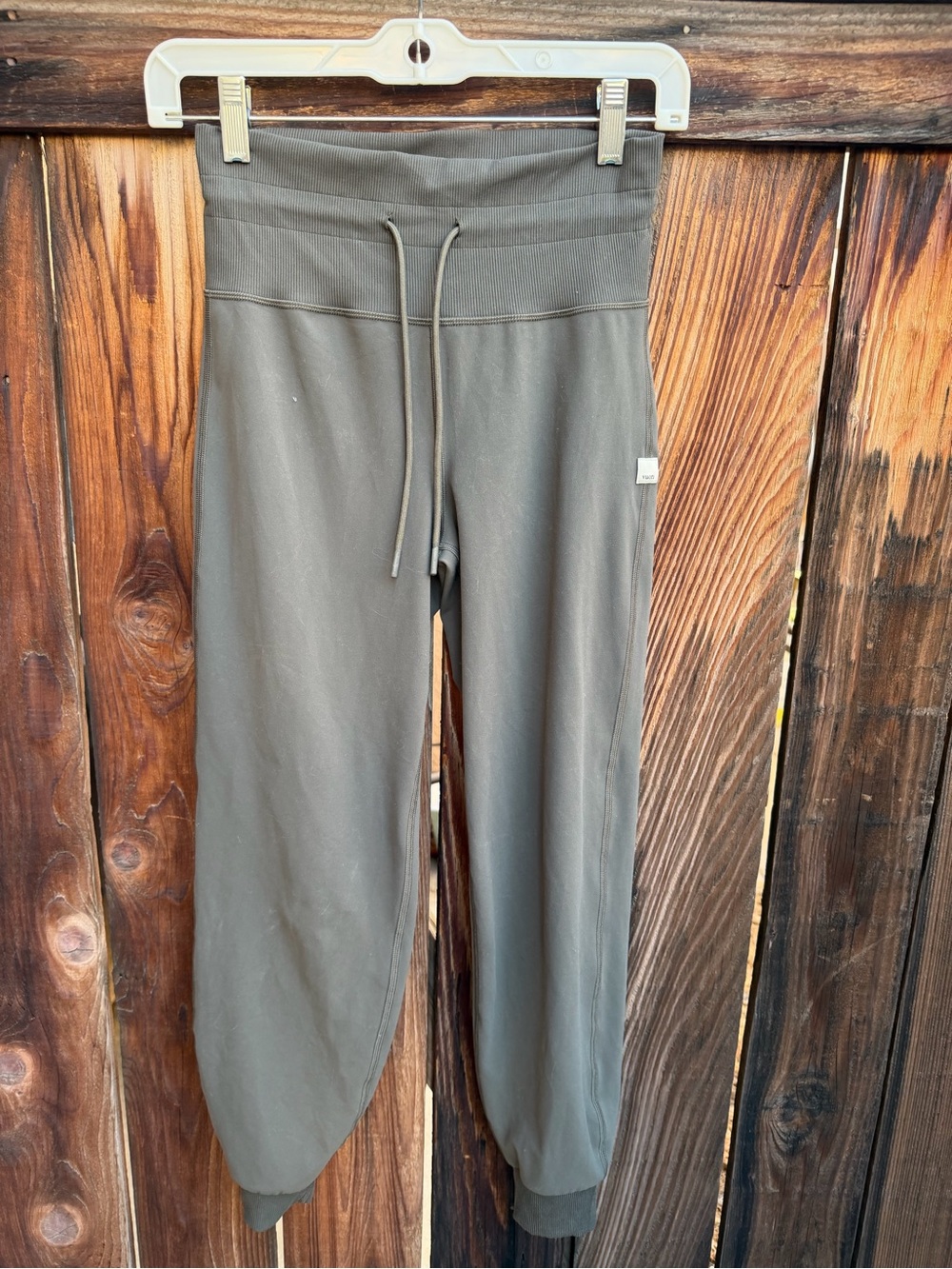 Vuori The Rise The Shine Daily Jogger Sage Olive Green XS